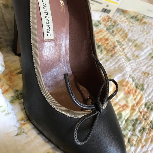 Shoes - Picture 3 of 4